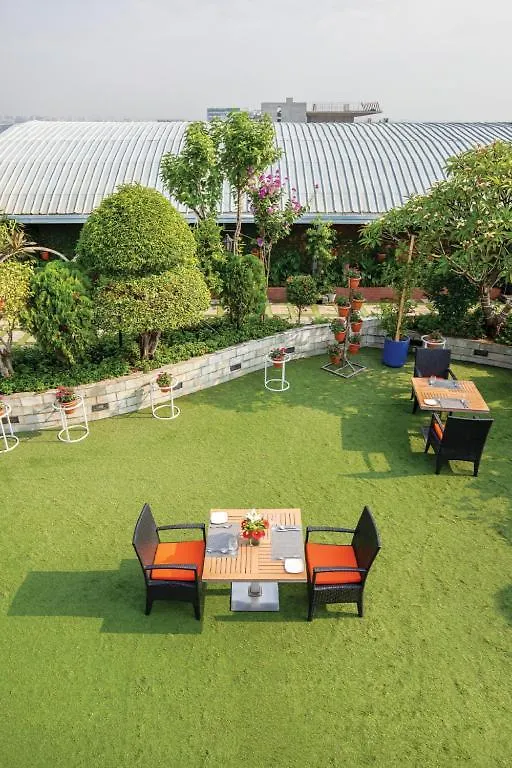 Dhaka Regency Hotel & Resort 5*,